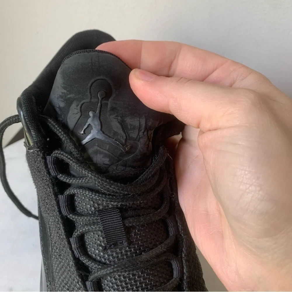 Jordan Max Aura 2 Men's Athletic Sneakers Air Jordan Black on Black 8.5